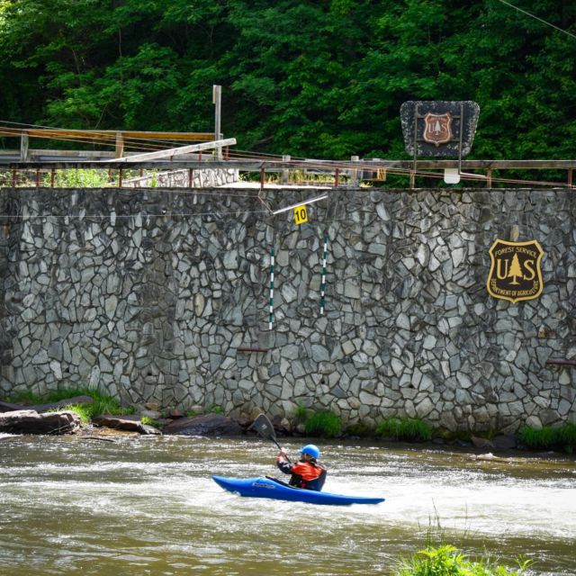 Happy Monday! We’re kicking off the week with a brand new WNC: MADE X MTNS story! 

Who is that on the river? 😉 Turn on those notifications and check us out first thing tomorrow to find out! 

#madexmtns