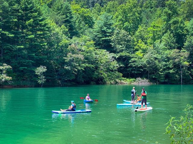 Lake days are the best days! Thanks to @outdoorgearbuilderswnc & @hellbenderpaddleboards for a fantastic day with friends, cruising around #fontanalake and spending quality time in #tsalirecreationarea.

Days like this one are the embodiment of #madexmtns — friends, WNC gear, enjoying gorgeous WNC wilderness, and that little bit of extra magic that gave us a pocket of beautiful weather amongst all the storms. 

More photos coming soon!

Grateful to recreate on the traditional lands of the Tsalaguwetiyi (Cherokee, East).

#madexmtns #wnc #wncoutdoors #tsali #fontanalake #wncmountains